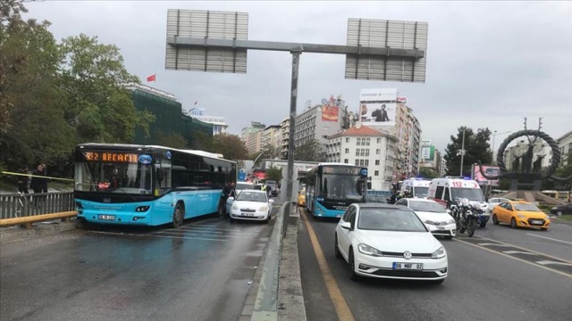 Başkentte halk otobüsü kaza yaptı: 10 yaralı Başkentte halk otobüsü kaza yaptı: 10 yaralı