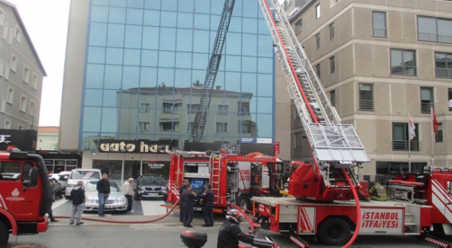 Beykoz’da iş merkezinde yangın paniği
