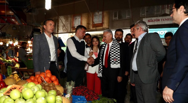 Binali Yıldırım'a Beşiktaş'ta yoğun ilgi Binali Yıldırım'a Beşiktaş'ta yoğun ilgi