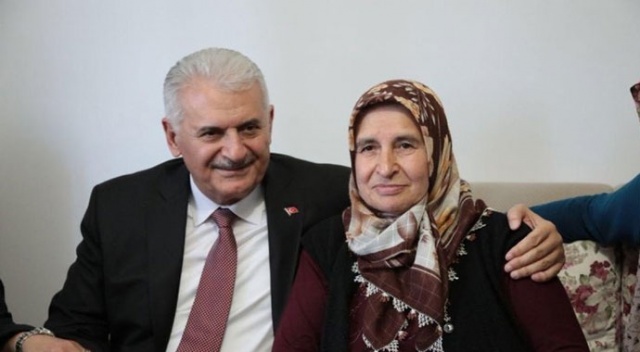 Binali Yıldırım’dan şehit ailesine ziyaret Binali Yıldırım’dan şehit ailesine ziyaret