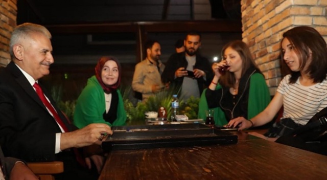 Binali Yıldırım şehit aileleri ve gazilerle iftarda buluştu Binali Yıldırım şehit aileleri ve gazilerle iftarda buluştu