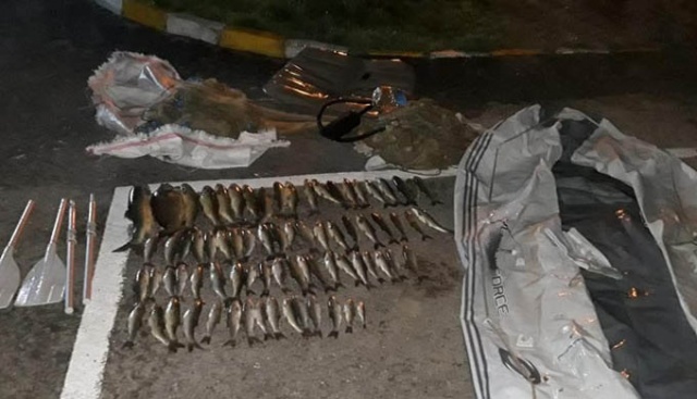 Botla kaçak balık avına bin 978 TL ceza Botla kaçak balık avına bin 978 TL ceza