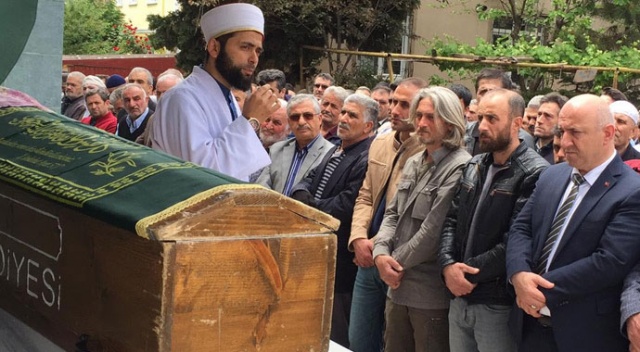 Çalıştığı fabrikada başörtüsü makineye sıkışan genç kadın öldü Çalıştığı fabrikada başörtüsü makineye sıkışan genç kadın öldü