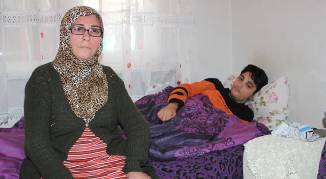 Cam kemik hastası anne ve oğlu seslerinin duyulmasını bekliyor Cam kemik hastası anne ve oğlu seslerinin duyulmasını bekliyor