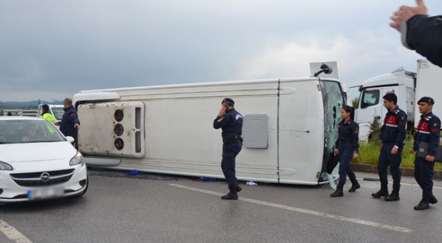 Çanakkale'de üniversite öğrencilerini taşıyan minibüs devrildi: 25 yaralı