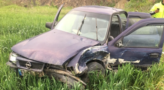 Çarpışan iki otomobilden biri araziye uçtu: 6 yaralı