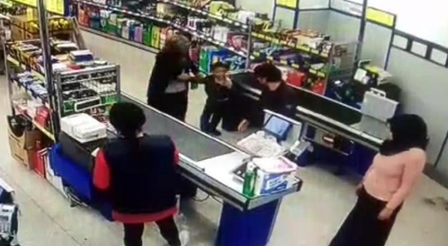 Çocuğun darp iddiasında, kadın özür diledi Çocuğun darp iddiasında, kadın özür diledi