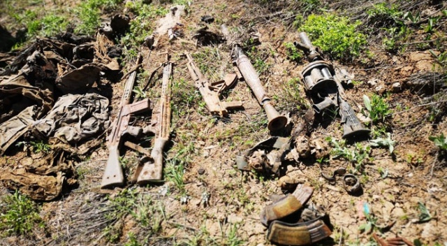 Çukurca'da PKK'ya ait çok sayıda mühimmat ele geçirildi Çukurca'da PKK'ya ait çok sayıda mühimmat ele geçirildi