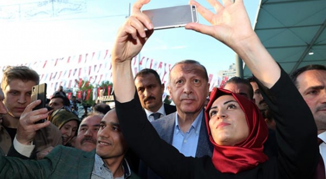 Cumhurbaşkanı Erdoğan'a yoğun ilgi Cumhurbaşkanı Erdoğan'a yoğun ilgi