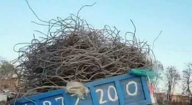 Demir yüklü kamyonu 5 saniyede boşalttı