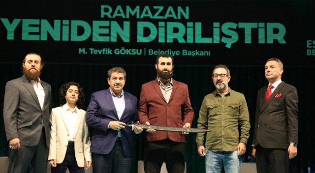 Diriliş: Ertuğrul dizisi oyuncuları Esenlerli hayranlarıyla buluştu Diriliş: Ertuğrul dizisi oyuncuları Esenlerli hayranlarıyla buluştu