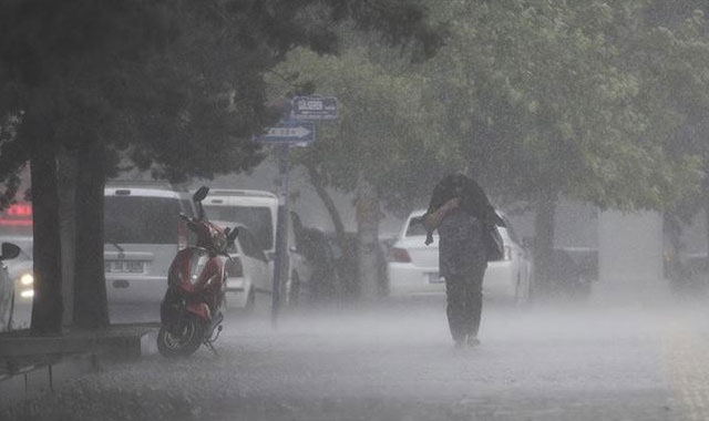 Diyarbakır’da dolu yağışı hayatı felç etti Diyarbakır’da dolu yağışı hayatı felç etti