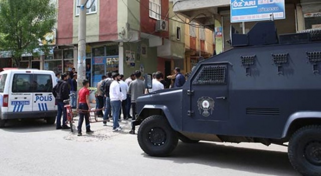 Diyarbakır'da silahlı kavga! Yaralı çocuklar var Diyarbakır'da silahlı kavga! Yaralı çocuklar var