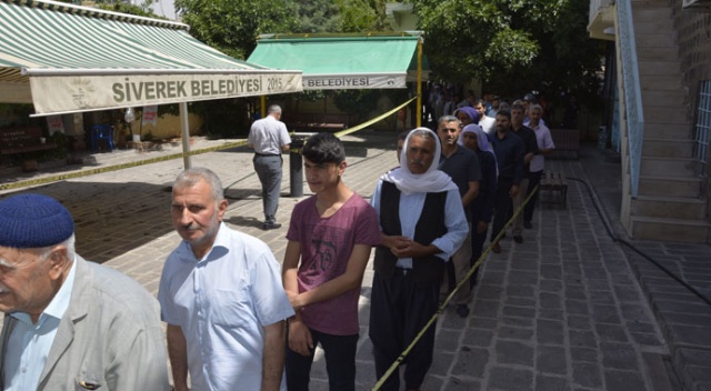Duyan oraya koştu, kuyruk metrelerce uzadı Duyan oraya koştu, kuyruk metrelerce uzadı