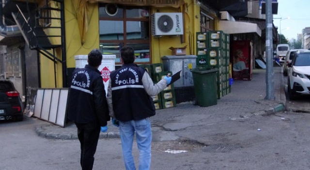 Eğlence mekanına kavgaya müdahale etmeye giden polisler içerideyken pompalıyla ateş açtılar Eğlence mekanına kavgaya müdahale etmeye giden polisler içerideyken pompalıyla ateş açtılar