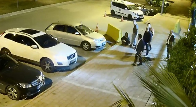 Eski eşini, oğlunun önünde tokatlayıp, tekmeledi Eski eşini, oğlunun önünde tokatlayıp, tekmeledi