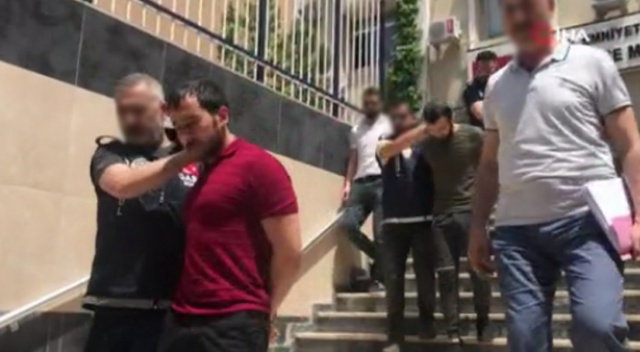 Fatih’te iş adamını yumruklayıp gasp ettiler