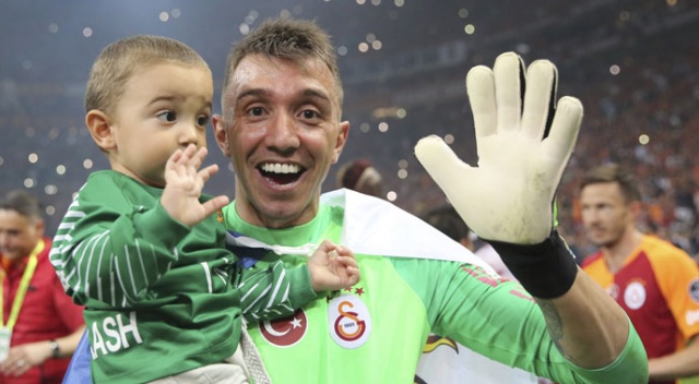 Fernando Muslera tarihe geçti