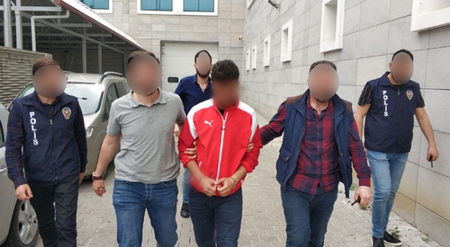 Galatasaray'ın şampiyonluk kutlamasında olay çıkartan 2 kişiye gözaltı Galatasaray'ın şampiyonluk kutlamasında olay çıkartan 2 kişiye gözaltı