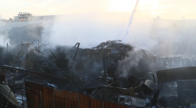 Geri dönüşüm fabrikasındaki yangın 3 saat sonra kontrol altına alındı Geri dönüşüm fabrikasındaki yangın 3 saat sonra kontrol altına alındı