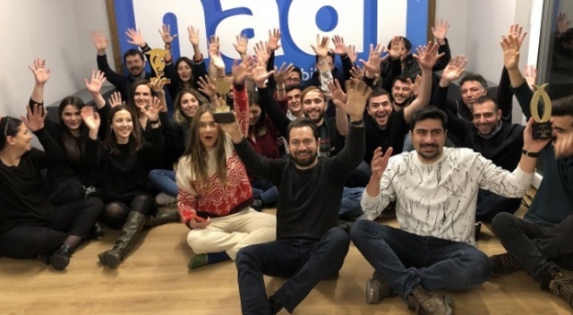 Hadi bir yılda 10 ödül kazandı