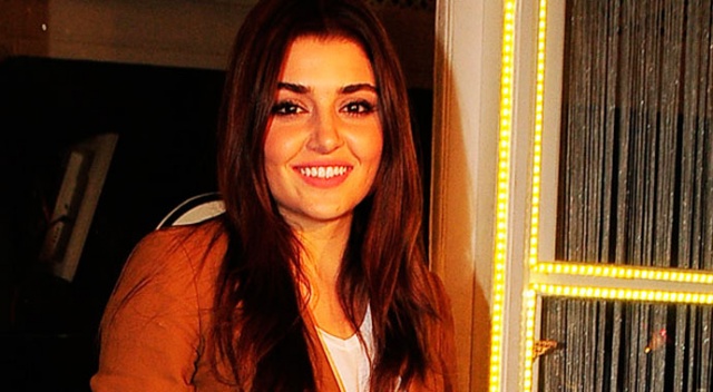 Hande Erçel, ‘Dünyanın En Güzel Kadını’ seçildi Hande Erçel, ‘Dünyanın En Güzel Kadını’ seçildi