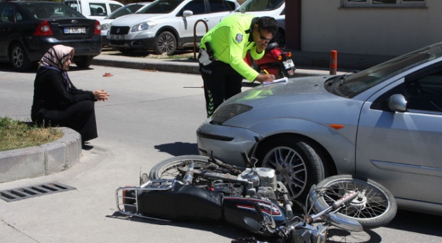 Hastane girişinde trafik kazası: 1 yaralı Hastane girişinde trafik kazası: 1 yaralı
