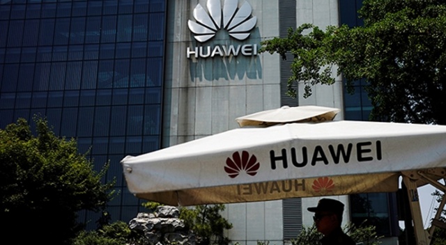 Huawei&#039;ye bir darbe de Panasonic&#039;ten geldi