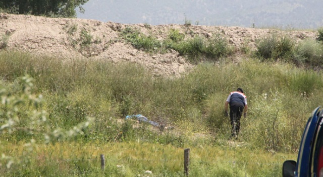 Husumetli olduğu aileye pusu kurdu: 3 ölü, 1 yaralı Husumetli olduğu aileye pusu kurdu: 3 ölü, 1 yaralı