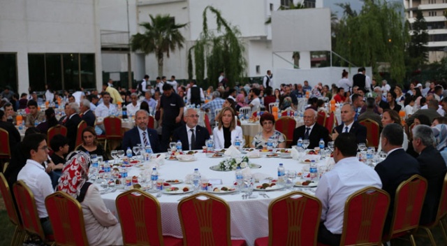 İskenderun'da şehit aileleri ve gaziler iftar yemeğinde buluştu İskenderun'da şehit aileleri ve gaziler iftar yemeğinde buluştu