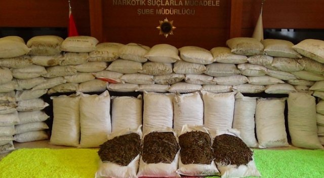 İstanbul’da 1,2 ton uyuşturucu ve 500 bin hap ele geçirildi İstanbul’da 1,2 ton uyuşturucu ve 500 bin hap ele geçirildi