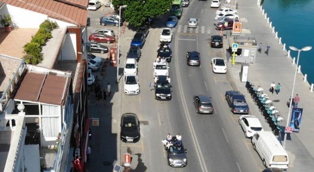 İstanbul’da lüks otomobillerle tehlikeli mezuniyet kutlaması