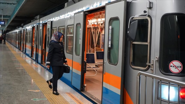 İstanbul'da raylı sistemde sefer saatleri uzatıldı İstanbul'da raylı sistemde sefer saatleri uzatıldı