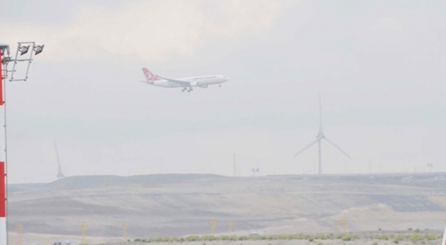 İstanbul Havalimanı'nda uçuşlara 'CB bulutu' engeli İstanbul Havalimanı'nda uçuşlara 'CB bulutu' engeli