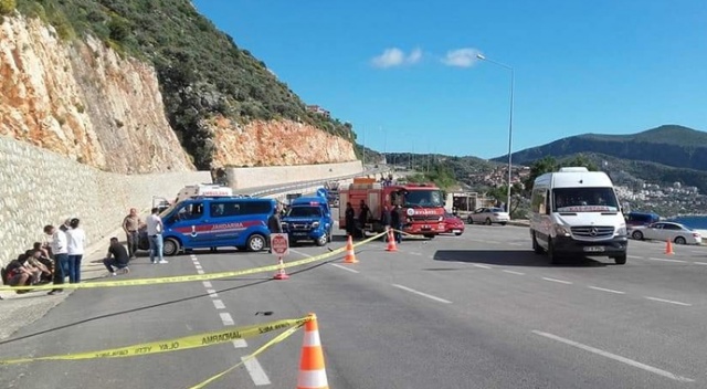 İtfaiye aracına çarpan motosikletli hayatını kaybetti İtfaiye aracına çarpan motosikletli hayatını kaybetti