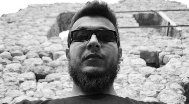 Kalbinden bıçaklanarak öldürüldü! Kalbinden bıçaklanarak öldürüldü!