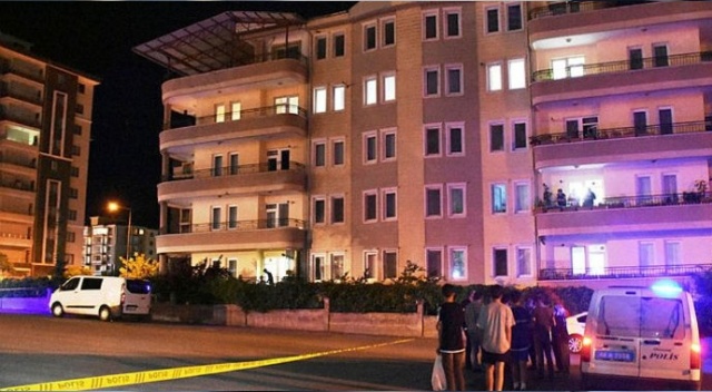 Karşılıklı balkonlardan birbirlerine ateş ettiler