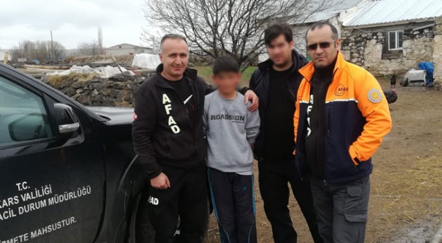 Kaybolan çocuk 16 saat sonra samanlıkta bulundu