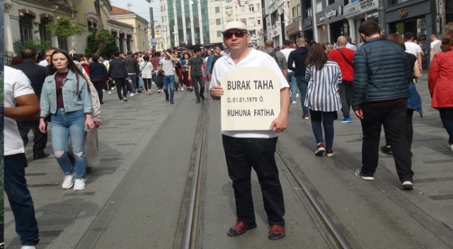 Kendi mezar taşını yaptırıp Taksim’de dolaştı