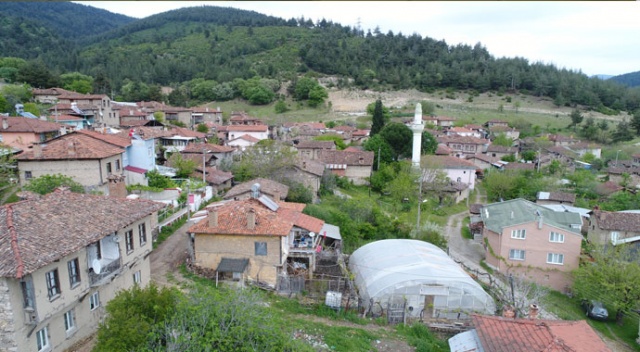 Kimse dokunamıyor... Bir köy göz göre göre yok oluyor Kimse dokunamıyor... Bir köy göz göre göre yok oluyor