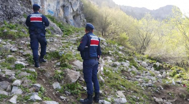 Konya’da ormanlık alanda çıplak erkek cesedi bulundu Konya’da ormanlık alanda çıplak erkek cesedi bulundu