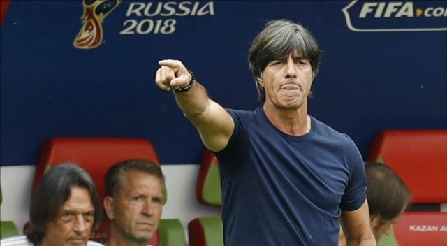 Löw hastaneye kaldırıldı