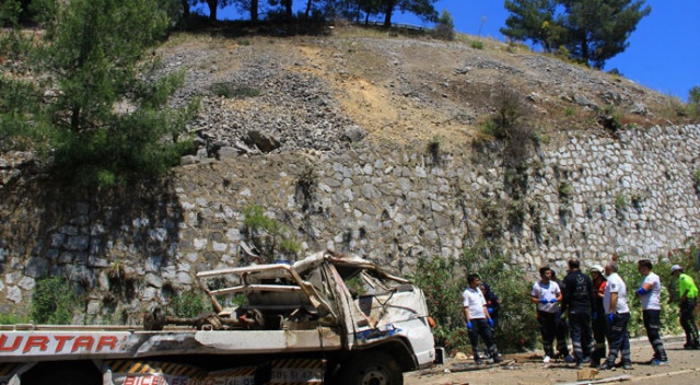 Marmaris'te korkunç kaza! Ölü ve yaralılar var Marmaris'te korkunç kaza! Ölü ve yaralılar var