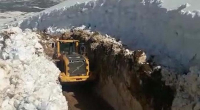 Mayıs ayında 5 metre karla mücadele Mayıs ayında 5 metre karla mücadele