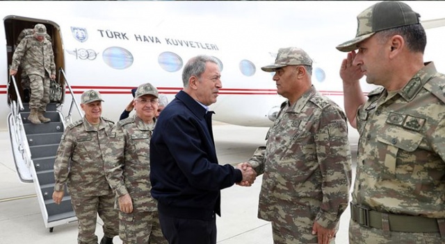 Milli Savunma Bakanı Hulusi Akar ve komutanlar sınır hattında Milli Savunma Bakanı Hulusi Akar ve komutanlar sınır hattında
