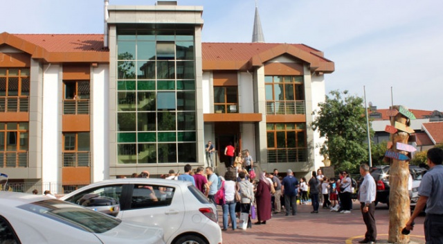 Okulun bitimine 2 hafta kala minik öğrencilere ve velilere tahliye şoku