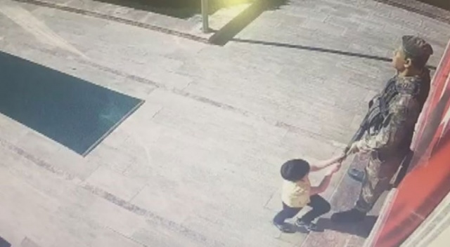 Ömer Halisdemir'in heykeline zarar verenin çocuk olduğu ortaya çıktı Ömer Halisdemir'in heykeline zarar verenin çocuk olduğu ortaya çıktı