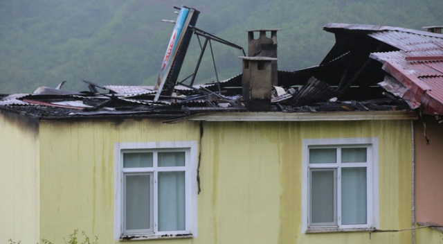 Ordu'da bir eve yıldırım düştü Ordu'da bir eve yıldırım düştü