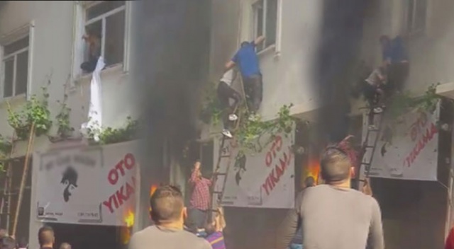 Otelde yangın çıktı! Müşterileri mahalle sakinleri kurtardı