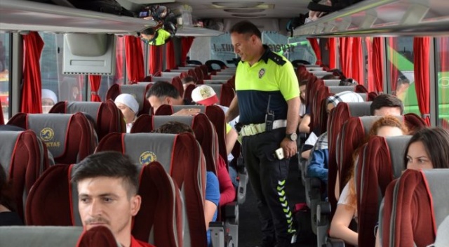 Otobüs yolcularına &#039;emniyet kemeri&#039; uyarısı